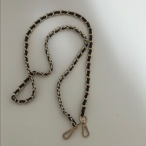 Sophisticated Black and Gold Chain
